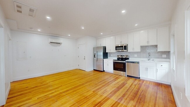 Building Photo - 21 Regent Cir