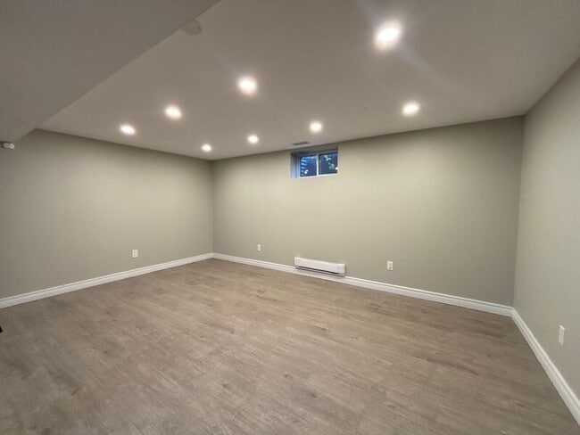 Building Photo - 381 Grey St