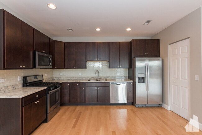 Foto del edificio - 1655 N Western Ave