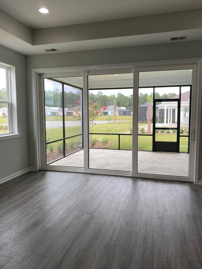 Building Photo - "Charming 2-Bedroom Retreat with 2 Baths a...