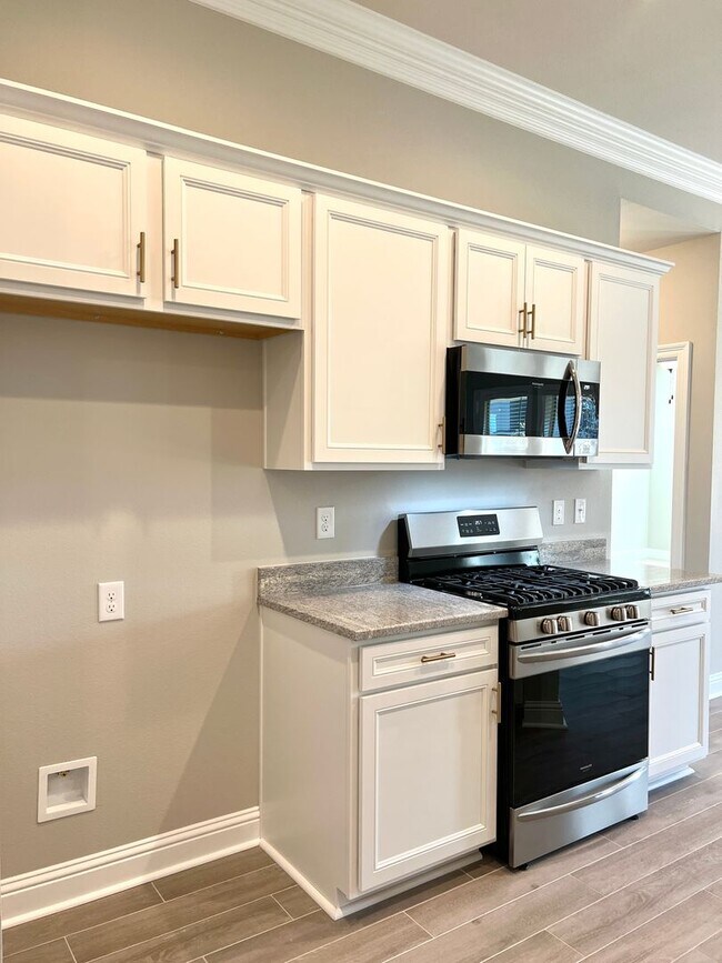 Foto del edificio - 3BED/2BATH Home for Lease in Silver Oaks S...