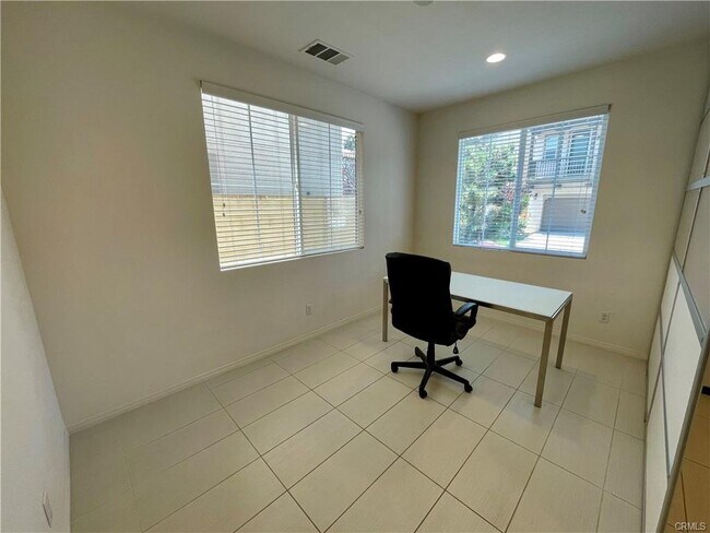 Foto del edificio - 1226 N Vecino Ln