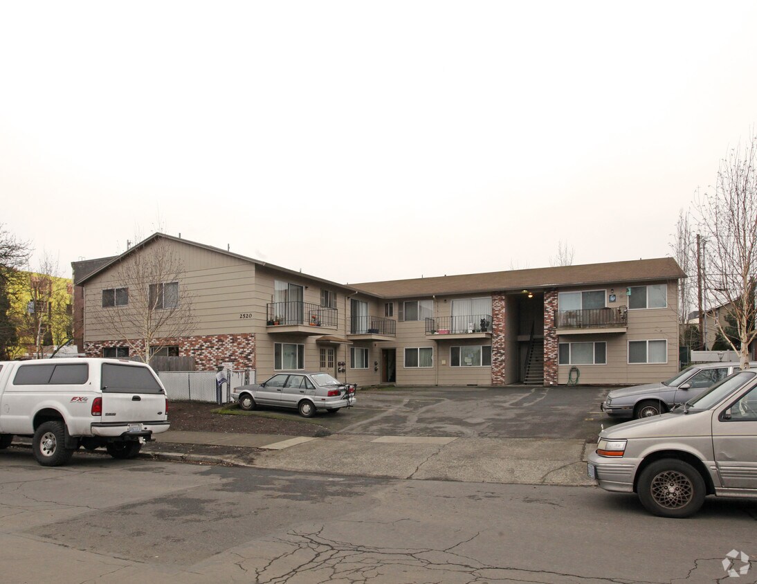 2520 NE Couch St, Portland, OR 97232 Apartments in Portland, OR