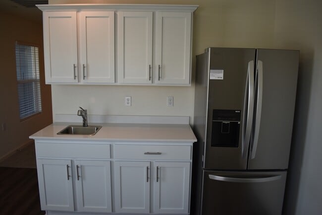 Building Photo - 4049 Cinnabar Ave