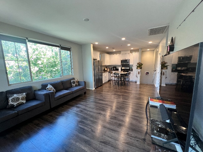 Foto del edificio - 3230 E Yountville Dr