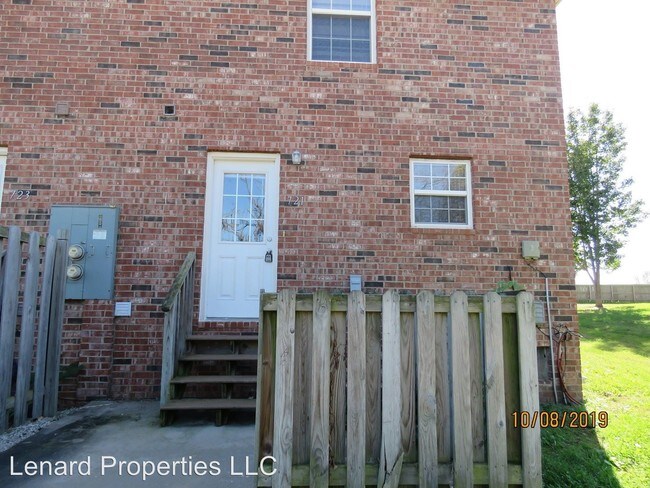 Building Photo - 721-727 Kings Carriage Rd