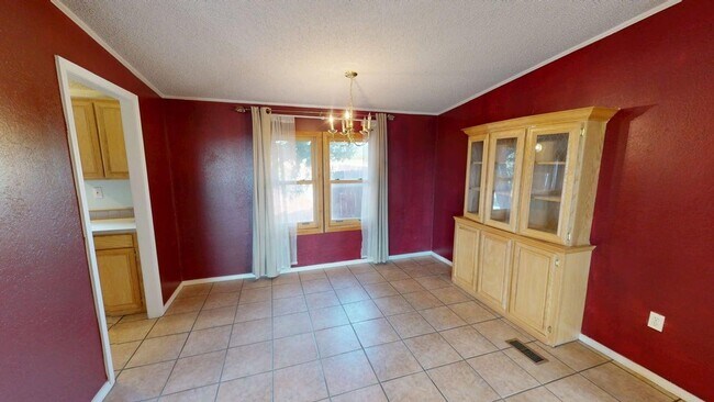 Building Photo - Modern home with space, Close to town with...