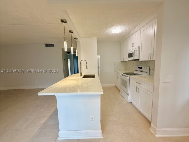 Building Photo - 110 Meadows Cir