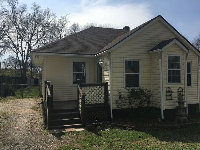 Building Photo - Madison - 3 Bedroom 1 Bath