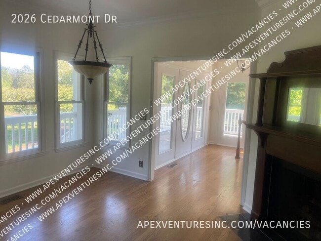 Foto del edificio - 2026 Cedarmont Dr