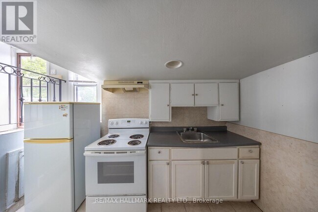 Photo du bâtiment - 1366 Davenport Rd