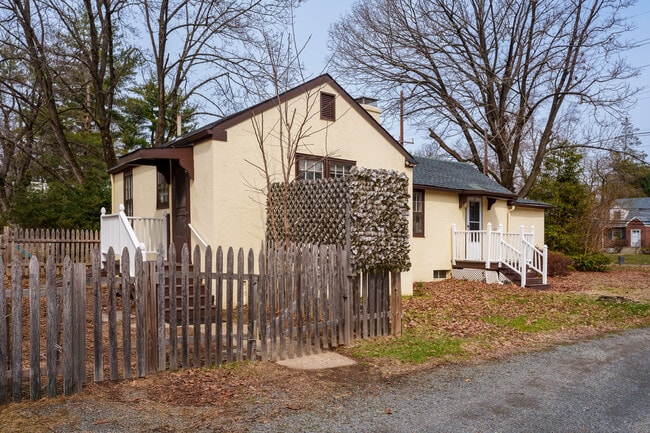 Building Photo - 124 Washington Rd