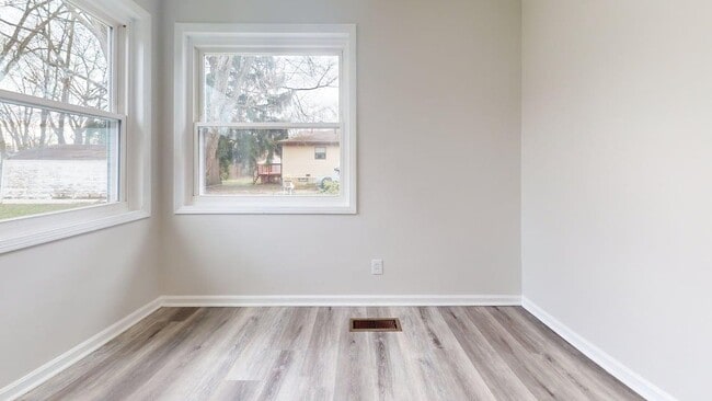 Building Photo - Charming 2 Bedroom Home in Akron