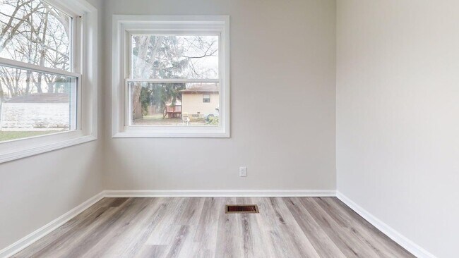 Foto del edificio - Charming 2 Bedroom Home in Akron