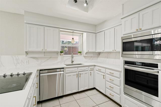 Foto del edificio - 3012 Pin Oak Ln