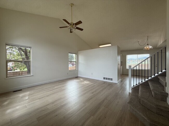 Building Photo - 1285 Grass Valley Dr