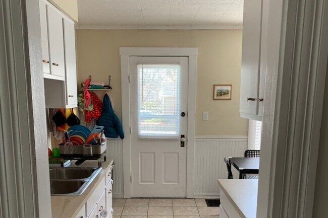 COCINA DESDE LR - 23 S Knox St