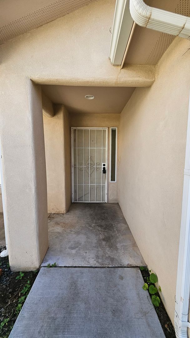 Foto del edificio - 3 bed 2 bath