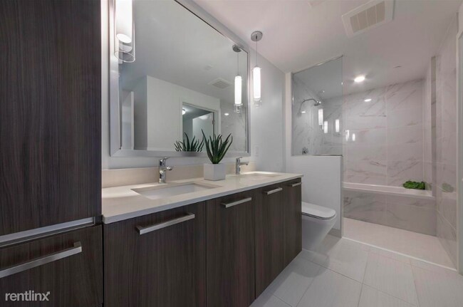 Building Photo - 1 br, 1 bath Apartment - 90 SW 8th St