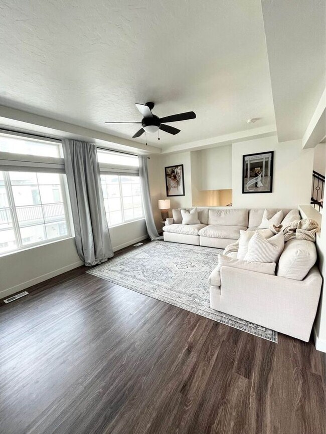 Foto del edificio - Lovely home for rent in Saratoga Springs.  (Pet Friendly)