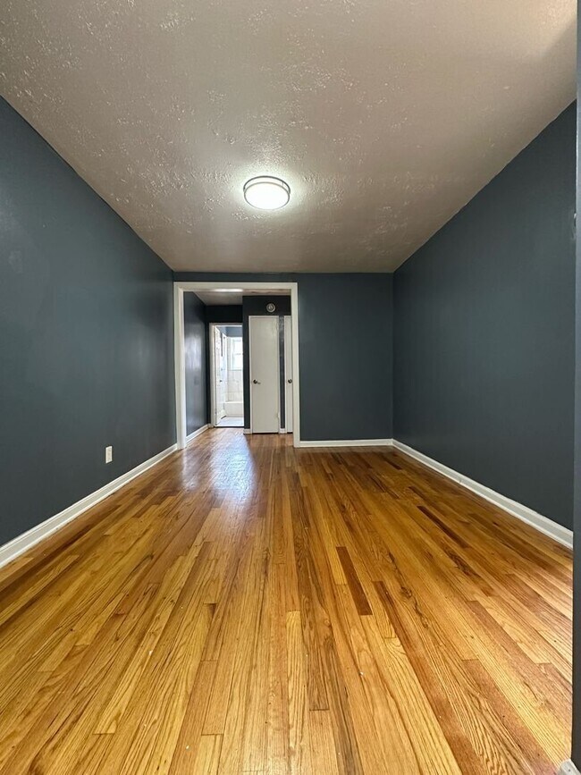Foto del edificio - 128 E 7th St