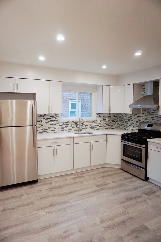 Primary Photo - 283 W 234th St