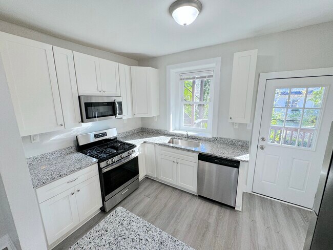 Building Photo - 527 W 37th St