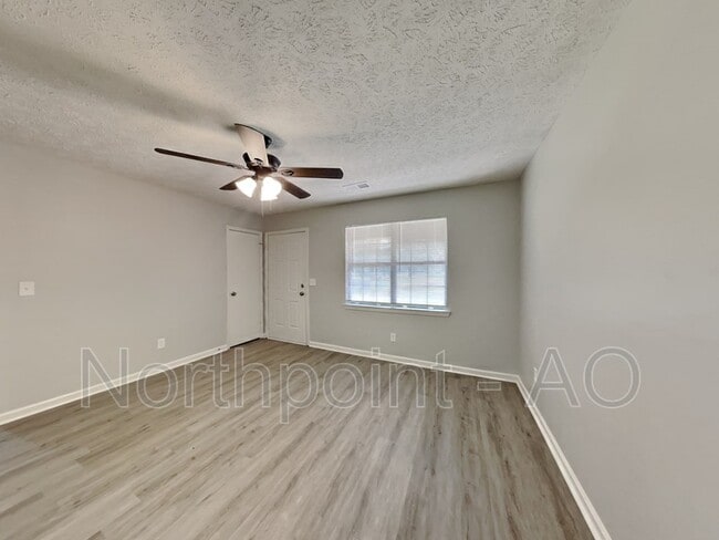 Building Photo - 845 Laney Rd