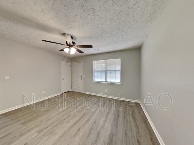 Foto del edificio - 845 Laney Rd