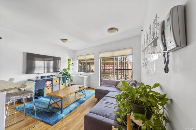 Foto del edificio - 100 Wyckoff Ave