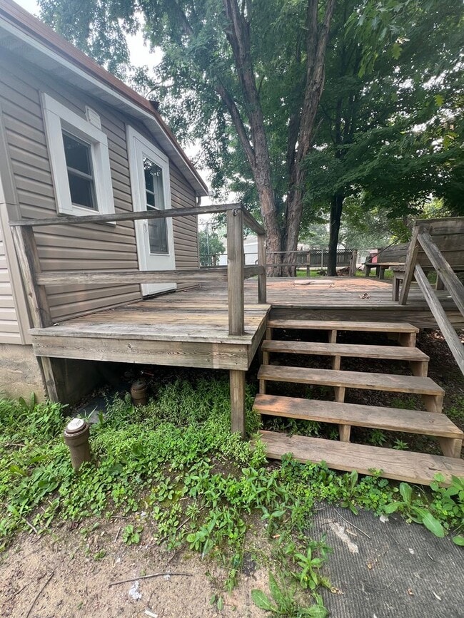 Building Photo - 209 Pine St
