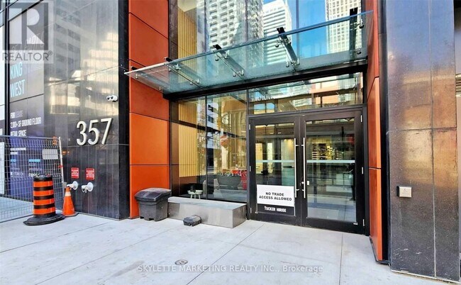 Photo du bâtiment - 357 King St W