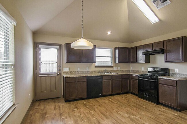 Foto del edificio - 5750 Kyle Cove Dr