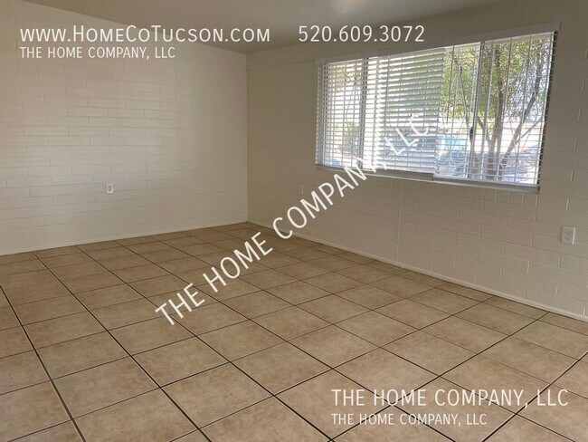 Foto del edificio - 1534 E Iowa- 2 Bedroom Townhome near Campb...