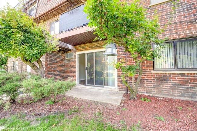 Foto del edificio - 1208 Whispering Hills Ct