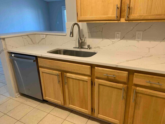 Foto del edificio - Newly Upgraded and Spacious 2B/2B Unfurnished Condo near Beach in Destin!