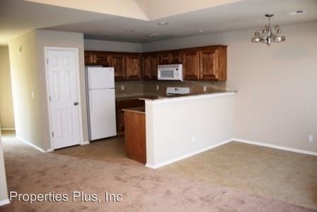 Building Photo - 918-918 Pebble Brook