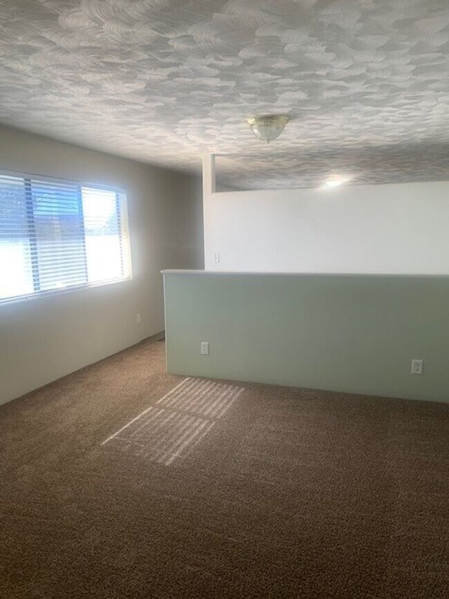 Building Photo - 146 Hillside Ave