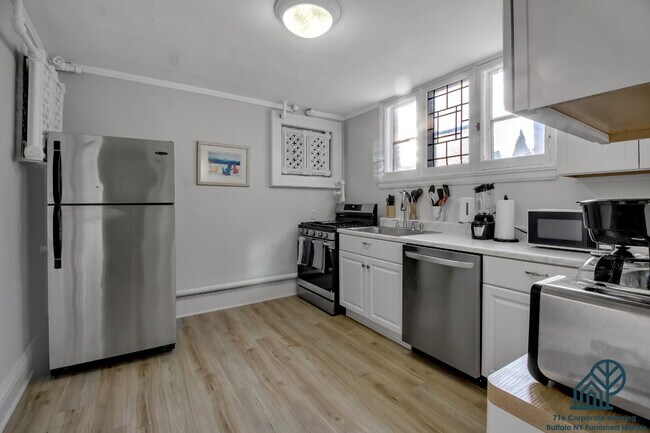 Foto del edificio - Furnished 2-Bedroom Apartment near Elmwood Village