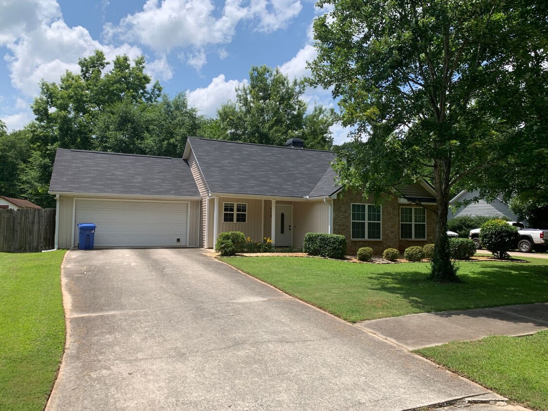 Primary Photo - Charming Cherokee Mills Home!