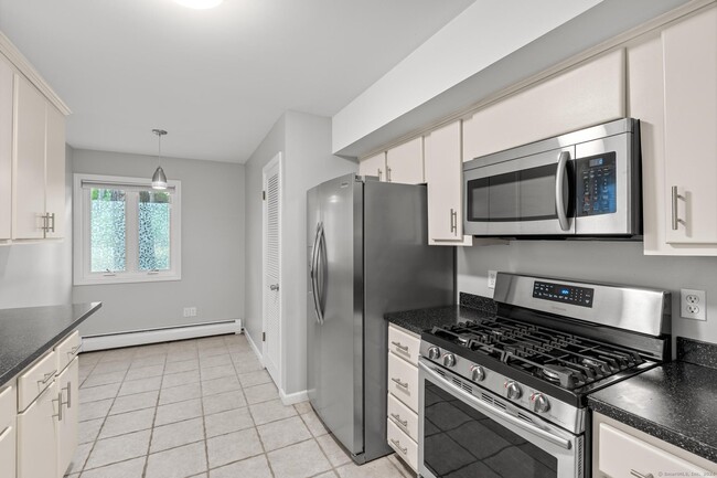 Building Photo - 13 Byrne Ct