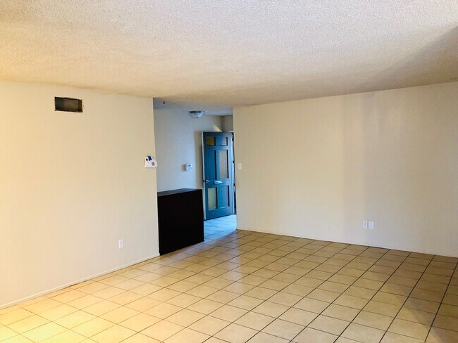 Foto del edificio - 1346 W Kildare St