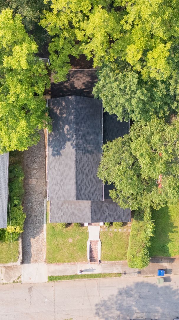 Building Photo - Spacious 4/3.5 w/ Master on Main and Fully...