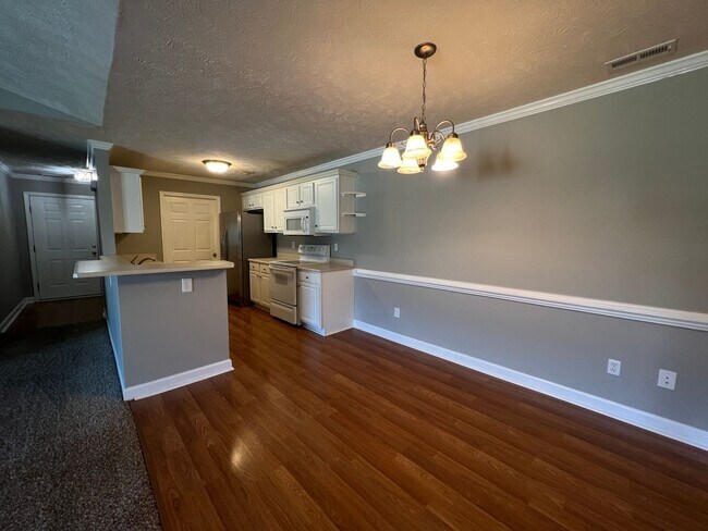 Foto del edificio - Lovely 2 Bed 2 Bath Condo with Community Pool