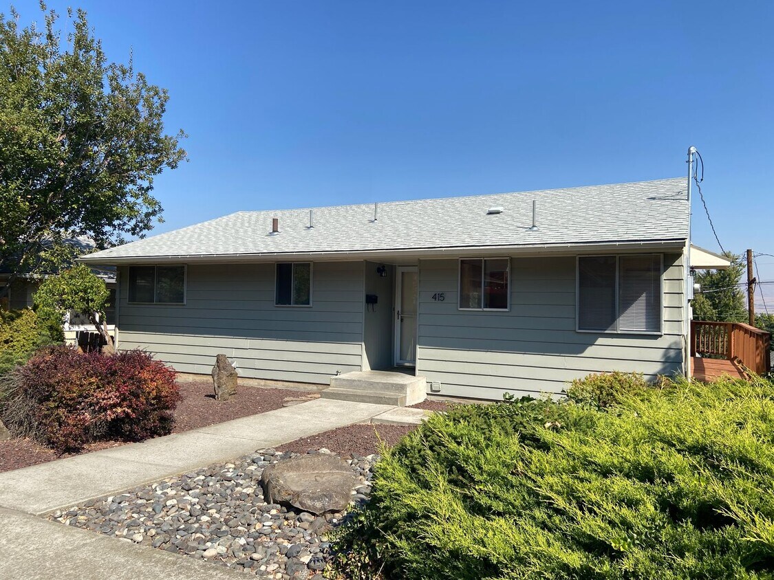 Foto principal - 2 Bedroom | 1 Bathroom Home in The Dalles, OR