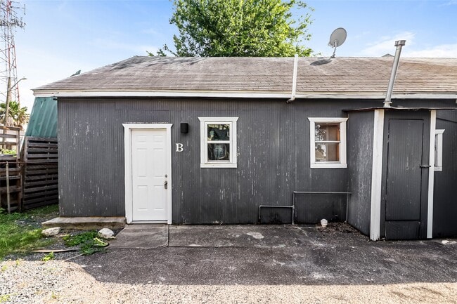 Building Photo - 4610 Schroeder St