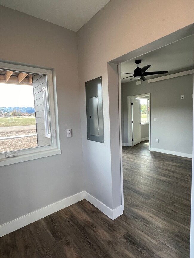 Building Photo - Cute, Cozy and Brand New