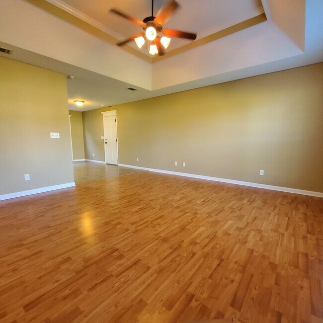 Foto del edificio - Welcome to Serene Living: Spacious Home on a .61 Acre Lot near Moody Airforce Base