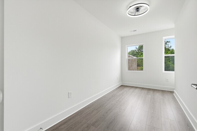 Building Photo - 3418 18th St NE