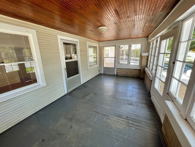 Building Photo - Available July 31st